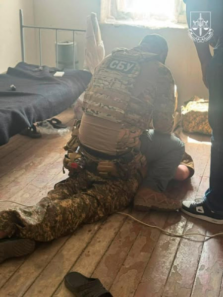 На Дніпропетровщині колишній працівник держустанови допомагав ворогу бити по стратегічному підприємству1