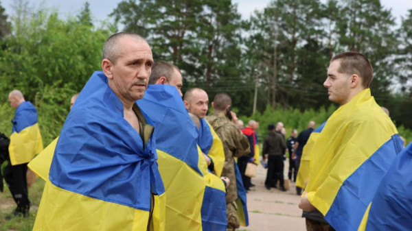 Наші герої вдома: з російського полону звільнено українських військових і цивільних2