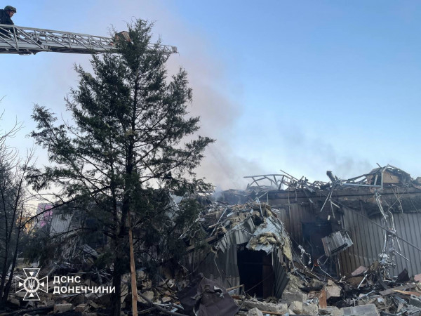 Наслідки ворожого удару по Донеччині: щонайменше 2 загиблих і 27 поранених5