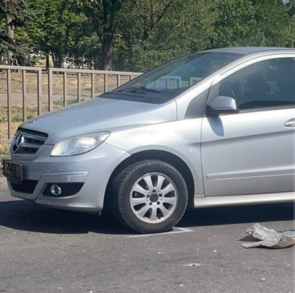Не дотримався дистанції: на вулиці  Володимира Великого ВАЗ врізався у Mercedes0