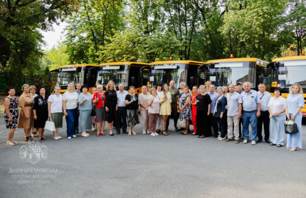 Нові та інклюзивні автобуси для школярів поповнили автопарк громад Криворіжжя1