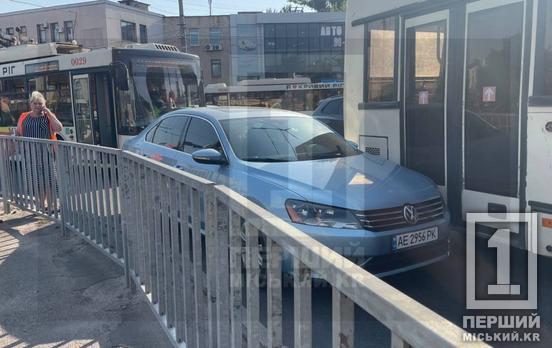Окомір підвів: на 95-му кварталі притерлися маршрутний автобус та легковик
