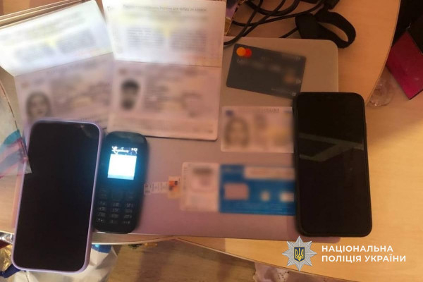 Ошукали родичів військових на 5 мільйонів гривень: на Дніпропетровщині судитимуть шахраїв1
