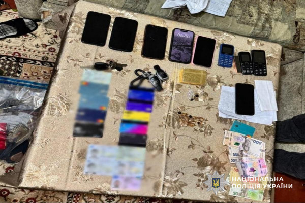 Ошукали родичів військових на 5 мільйонів гривень: на Дніпропетровщині судитимуть шахраїв3