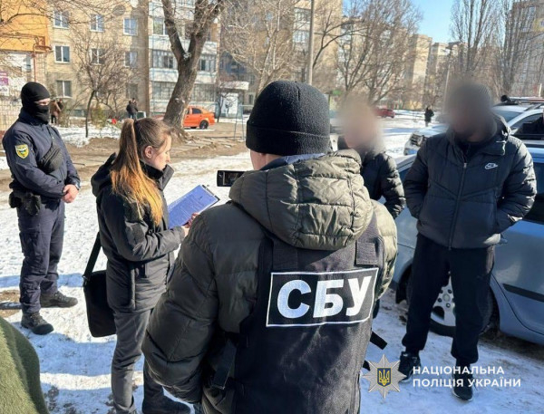 Ошукали родичів військових на 5 мільйонів гривень: на Дніпропетровщині судитимуть шахраїв0