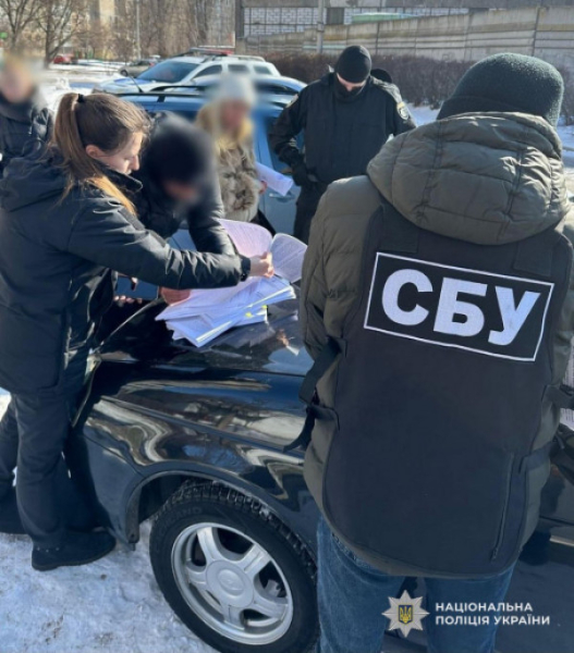 Ошукали родичів військових на 5 мільйонів гривень: на Дніпропетровщині судитимуть шахраїв2