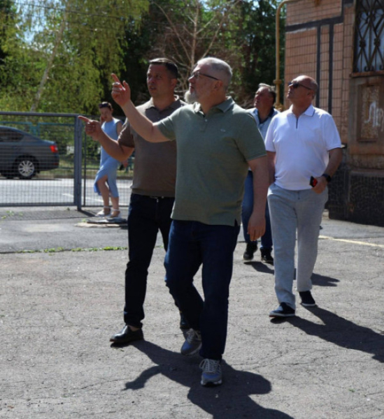 О.Вілкул: Продовжуємо допомагати мешканцям з ремонтом пошкоджених після «прильотів» будинків. Помічниками у цій комплексній та важливій роботі для нас є й міжнародні партнери 3