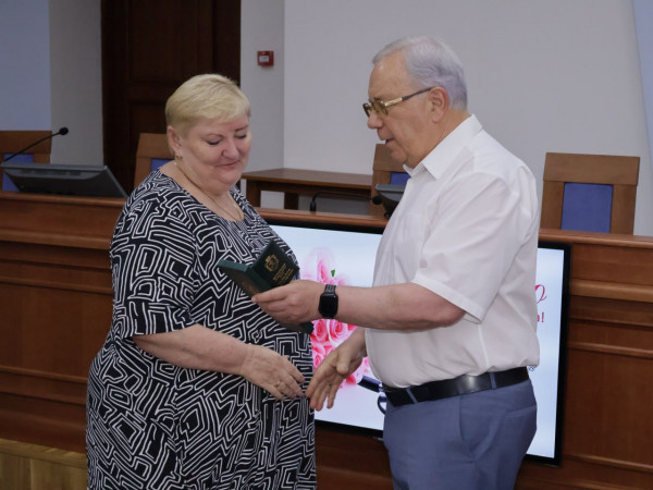 Професіонали з великим серцем. Юрій Вілкул привітав медичних працівників з професійним святом5