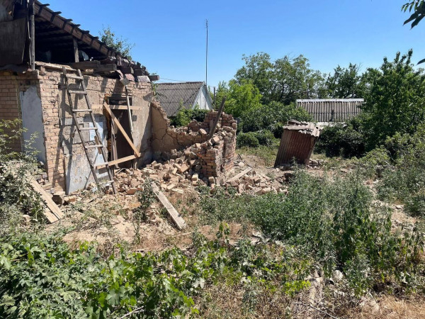 Протягом вчорашнього дня російські війська не припиняли обстрілювати Нікопольський і Синельниківський райони: поранено людину, пошкоджено інфраструктуру й житло2
