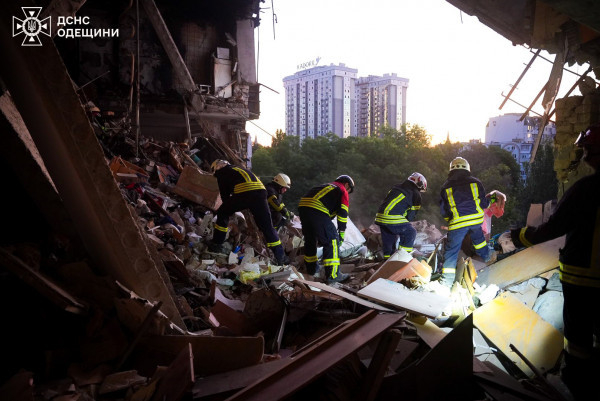 Росіяни масовано вдарили безпілотниками по історичному центру Одеси: є постраждалі, пошкоджено пам'ятки архітектури2