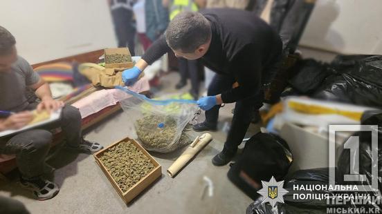 Ще з 90-их накачували наркотиками країну і заробляли понад 20 млн грн: поліція ліквідувала криворізький наркокартель «Краснобалівські»3