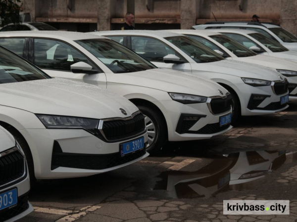 Швидше на виклики: поліція Кривого Рогу отримала нові службові автомобілі 2