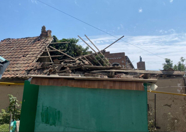 Сьогодні вдень ворог гатив безпілотниками, з артилерії та запустив КАБ по трьох районах Дніпропетровщини, є загибла і поранені5