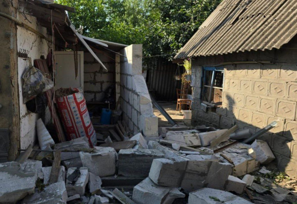Сьогодні вдень ворог гатив безпілотниками, з артилерії та запустив КАБ по трьох районах Дніпропетровщини, є загибла і поранені2