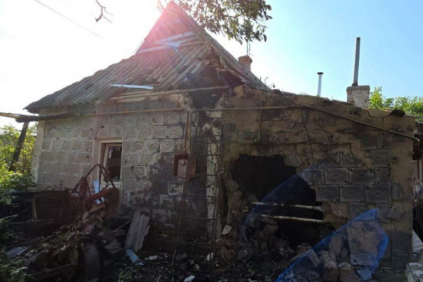 Сьогодні вдень ворог гатив безпілотниками, з артилерії та запустив КАБ по трьох районах Дніпропетровщини, є загибла і поранені3