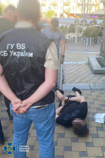 Співробітнику СБУ загрожує 12 років ув'язнення за вимагання хабара у розмірі 300 тисяч доларів США0