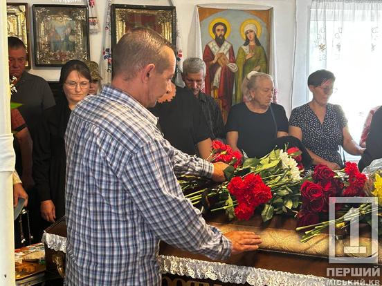 Став рятувати побратимів, але загинув від міни: у Кривому Розі провели у засвіти Валерія Задворного2