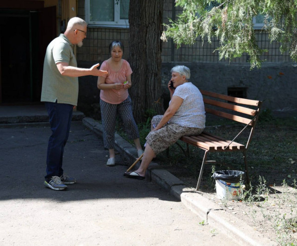 Теплий під’їзд. У 2025 році за підтримки міста у  199 «п’ятиповерхівках»  замінять вікна у під’їздах.  Це 3 600 вікон2