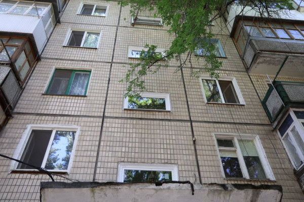 Теплий під’їзд. У 2025 році за підтримки міста у  199 «п’ятиповерхівках»  замінять вікна у під’їздах.  Це 3 600 вікон6