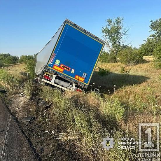 Трагедія забрала життя одразу трьох: на автодорозі Дніпро-Кривий Ріг-Миколаїв сталася смертельна ДТП з фурою1