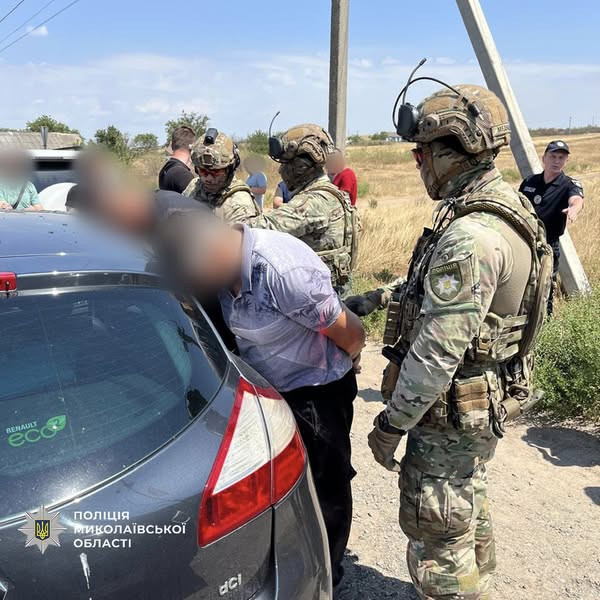 Трьом наркоділкам з Дніпропетровщини загрожує до 12 років ув'язнення за збут наркотиків у трьох областях України0