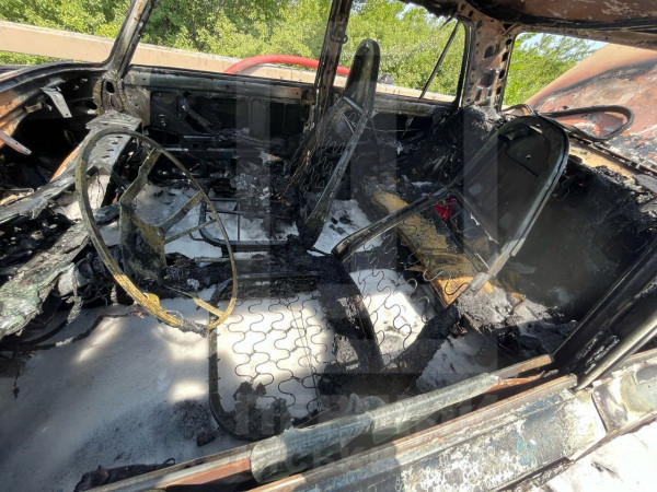У Кривому Розі на дорозі згоріли «Жигулі»: полум’я охопило авто просто під час руху0