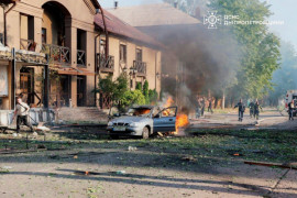 У Кривому Розі триває ліквідація наслідків ворожої атаки: поранені отримують допомогу, мешканцям надають підтримку