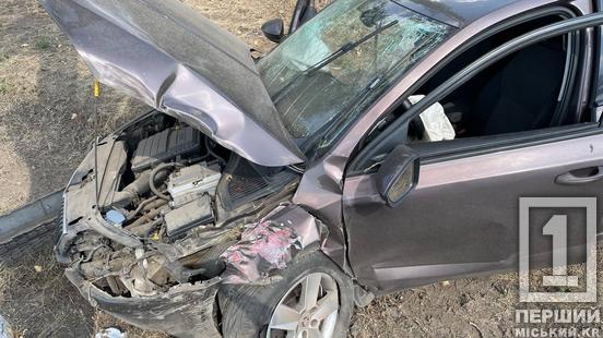 Уникав одну ДТП і потрапив в іншу: на криворізькій об’їзній Skoda вдарила дерево1