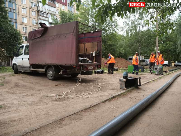 Нові водопровідні труби прокладають на 5-му Зарічному в Кривому Розі