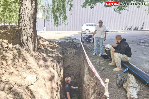 Комунальники виконують ремонтні роботи в Кривому Розі