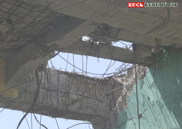 Зруйнована ракетами дамба Карачунівського водосховища в Кривому Розі