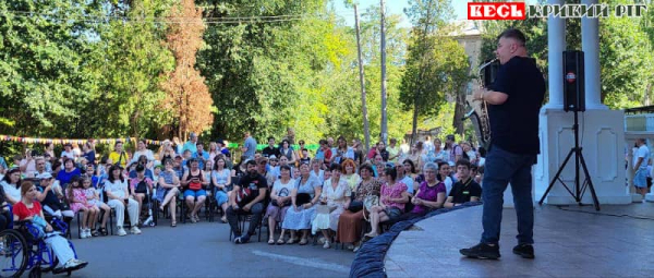 Концерт саксофоніста Назарчука в парку в Кривому Розі