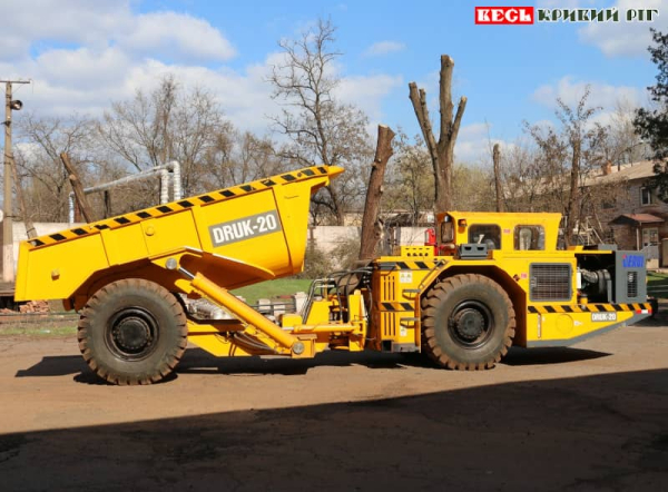 Самоскид DRUK 20 спустили на 1200 метрів під землю в Кривому Розі