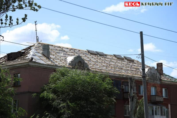 Відновлено покрівлю в будинку, постраждалому від ракетного удару в Кривому Розі