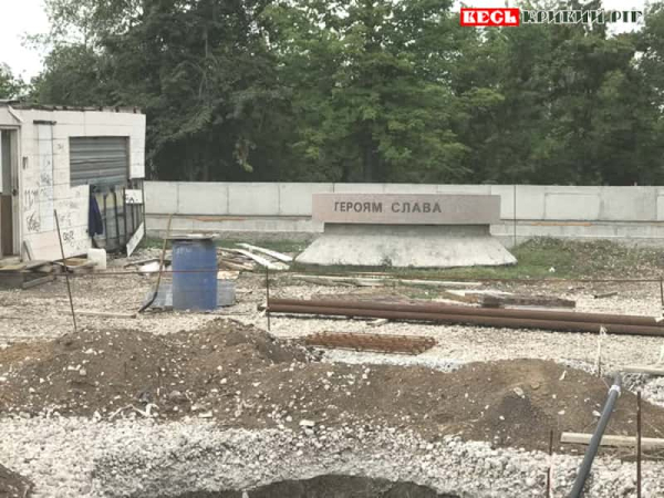 Довгобуд у Секторі почесних поховань в Кривому Розі