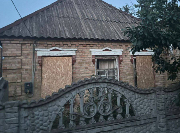 Від вечора росіяни атакували два райони Дніпропетровщини, є постраждалі1