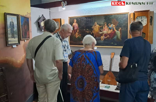 Виставка експонатів, переданих Олегом Фішером музею в Кривому Розі