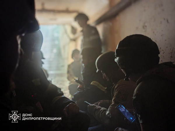 Внаслідок російської атаки по Кривому Рогу постраждали 2 рятувальники2