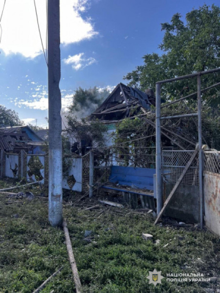 Внаслідок ворожого обстрілу Синельниківщини загинула людина: поліцейські працюють на місці атаки3