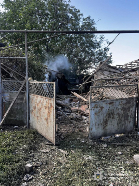 Внаслідок ворожого обстрілу Синельниківщини загинула людина: поліцейські працюють на місці атаки2