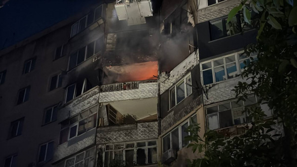 Вночі ворожий безпілотник влучив у багатоповерхівку в Одесі, постраждали троє мешканців0