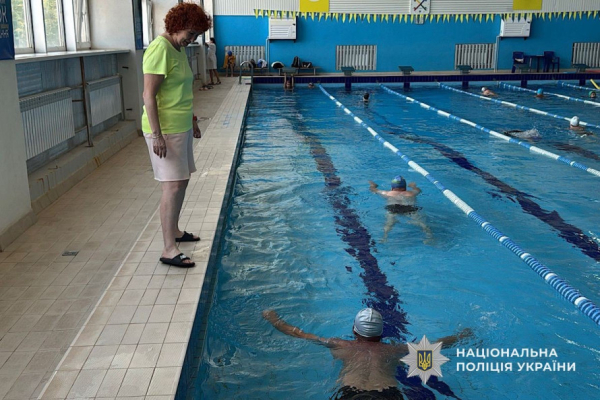 Вода лікує: у Кривому Розі поранені поліцейські проходять реабілітацію у басейні1