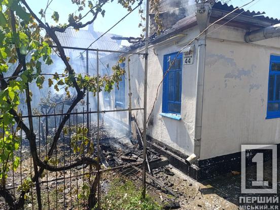Їдкий дим та тріск вогню: надзвичайники боролися з чималою пожежею на Інгульці3