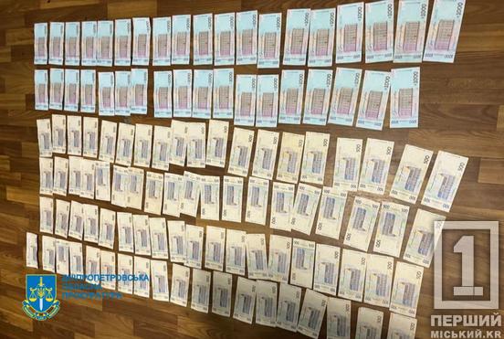 Заробили близько мільйона на студентах: на Дніпропетровщині викрита схема хабарів у темі спеціалізованих водійських посвідчень4