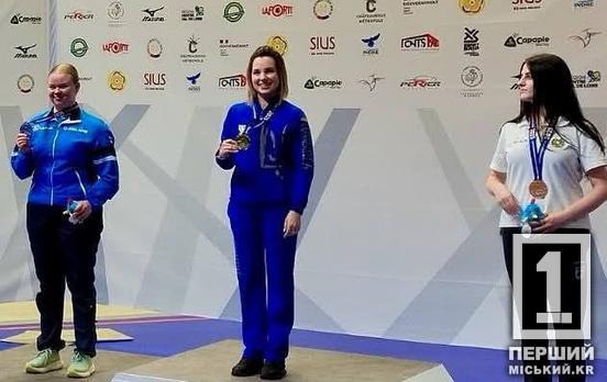 Зібрала медалі усіх ґатунків: криворізька стрільчиня Вікторія Рибовалова мала «врожайний» успіх на ЧЄ у Франції
