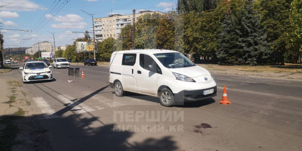 Автомобіль збив жінку на пішохідному переході перед зупинкою «Академія патрульної поліції» на 5-му Зарічному0