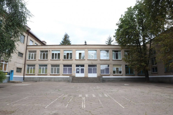 Безпека та комфорт навчального процесу. У Кривому Розі, в співпраці з БФ «Київська школа економіки», модернізоване укриття в одній з гімназій Покровського району5