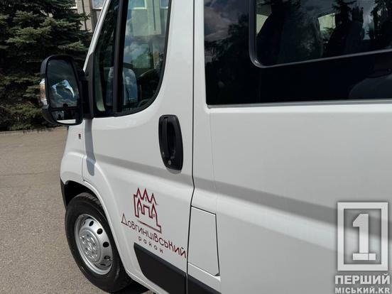 Більше авто - більше можливостей: Довгинцівський район отримав ще одну машину соціального таксі5