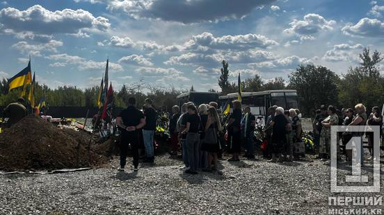 Близькі втратили душевну людину: криворіжці провели останньою земною дорогою Володимира Самоткана2