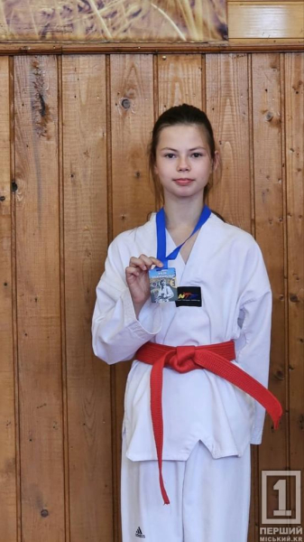Чотири медалі на двох: юні тхеквондистки з Кривого Рогу здобули нагороди на Кубку Довбуша3